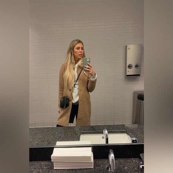 Meet your Posher, Lauren - Picture 4 of 8